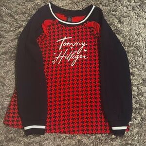 Tommy Hilfiger sweatshirt. Size 6 girls gently worn